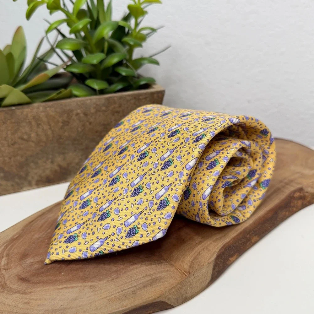 Vineyard Vines Silk Tie Mens Yellow Wine Bottle Grapes Preppy OS